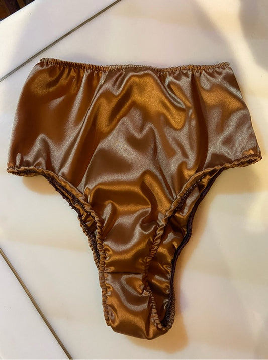 Hot Pant Cetim Cobre