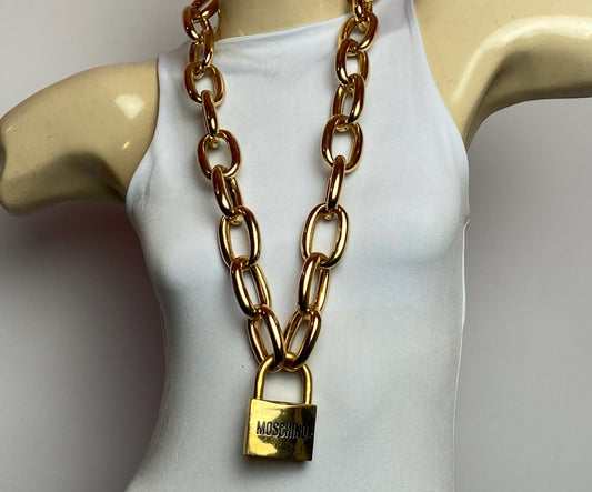 Colar Dourado Moschino