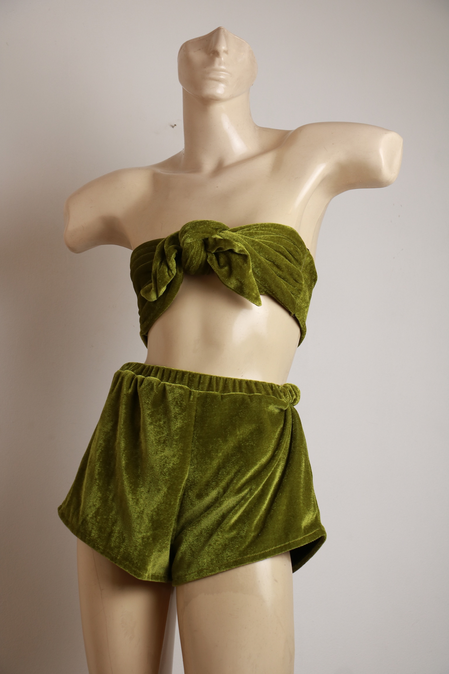 Conjunto Veludo Verde Omighty