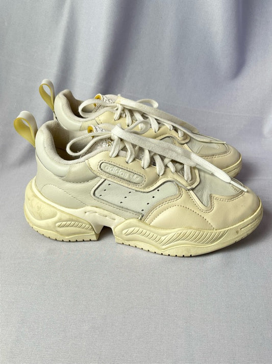 Tênis Adidas 35