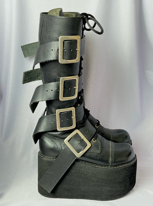 Bota Plataforma com Fivelas 40