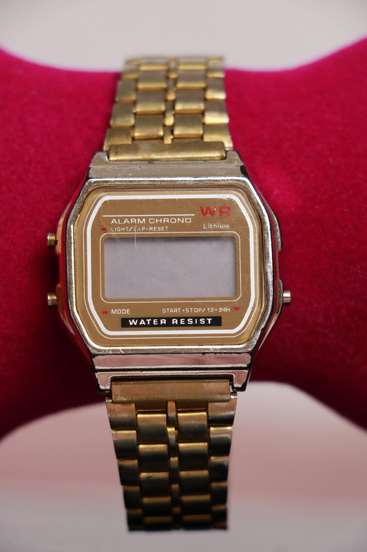 Relógio Digital Dourado