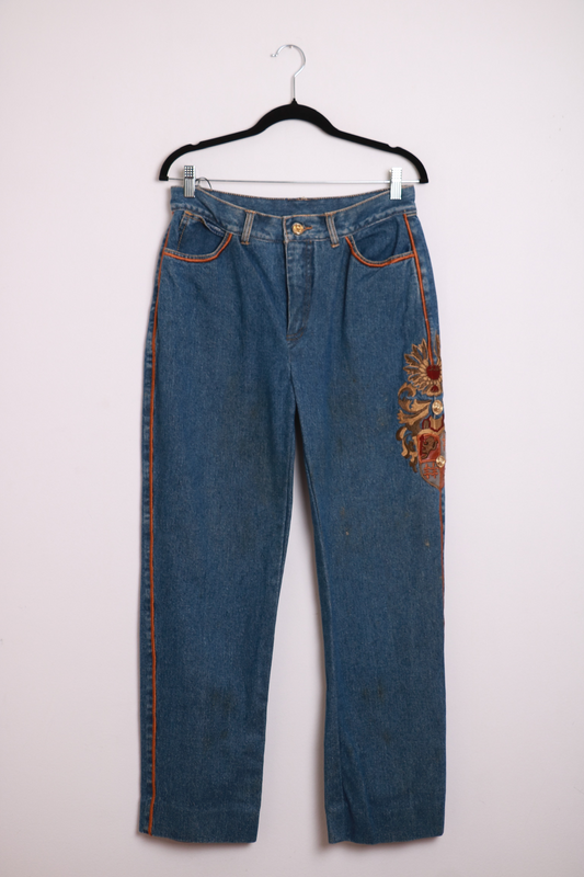 Calça Jeans com Bordado