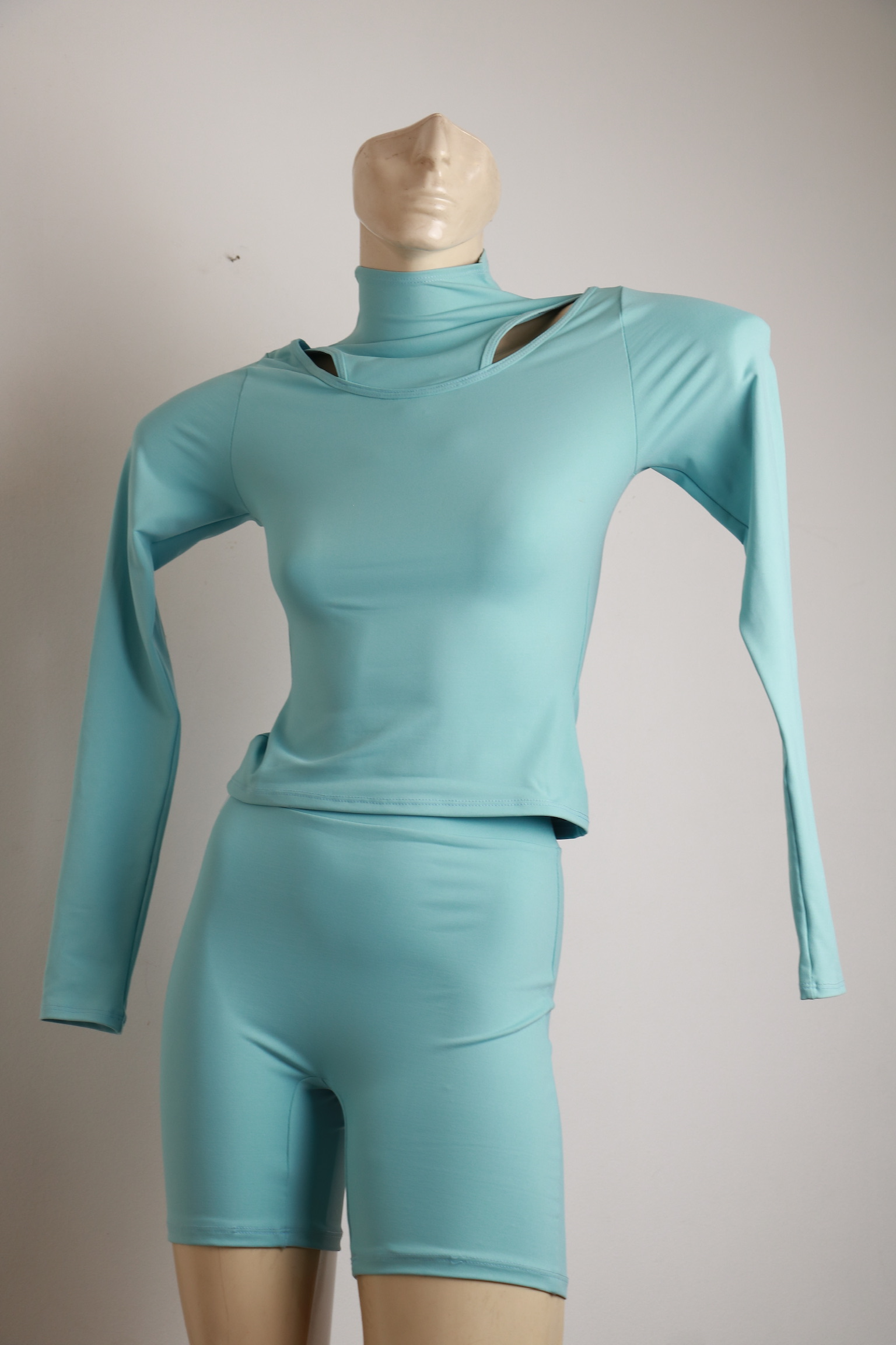 Conjunto Azul com Recortes