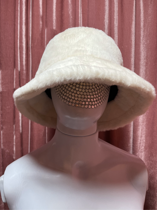 Bucket Hat Branco de Pelo