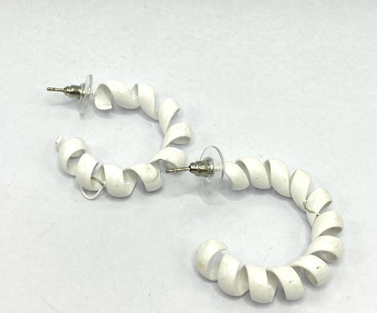 Brinco Argola Espiral Branco
