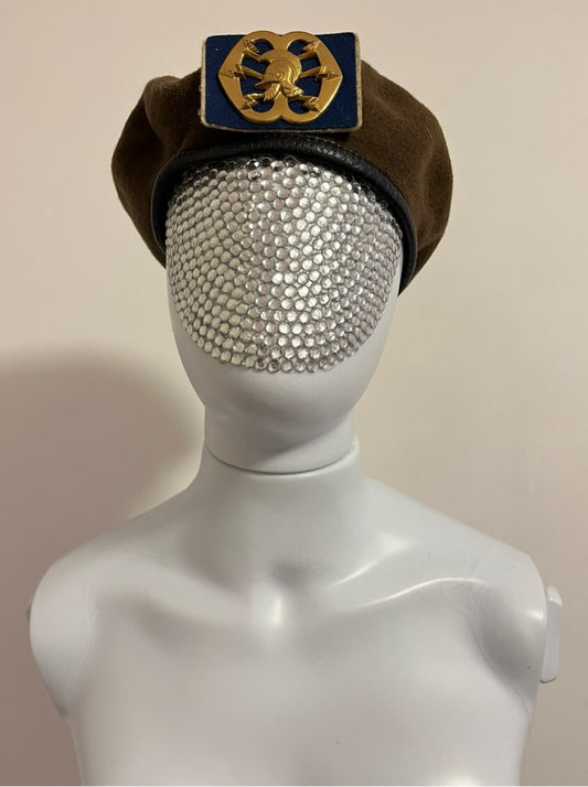 Boina Marrom Detalhe Dourado